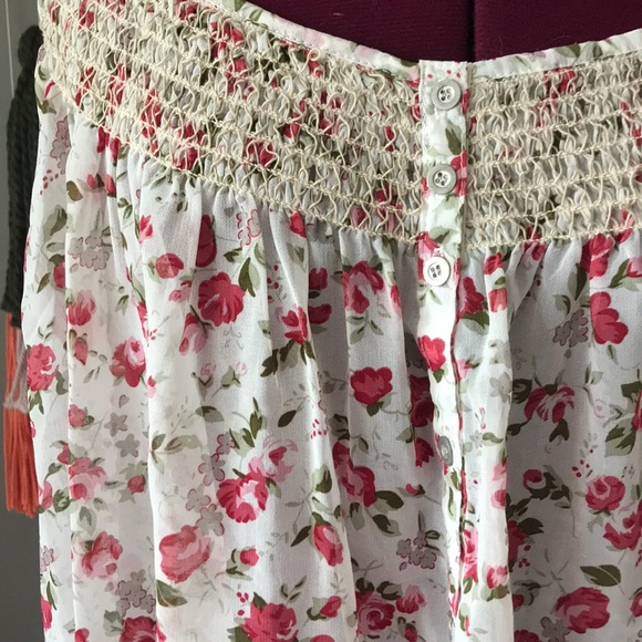 Loose Floral Spaghetti Strap Blouse - Picture 3 of 3